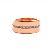 Rose gold ring with zircons