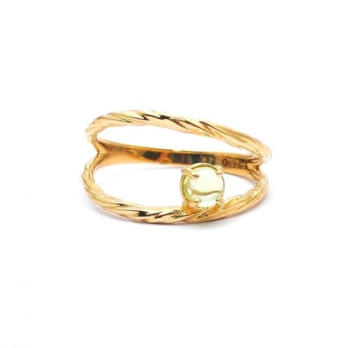 Yellow gold ring with peridote