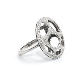 White gold ring with black and white diamonds 1.57 ct