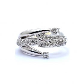 White gold ring with diamonds 0.59 ct