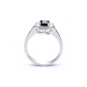 White gold ring with diamonds 0.43 ct and sapphyre 0.68 ct