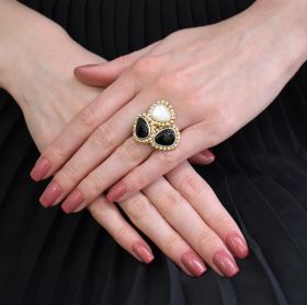 Gold ring with mother of pearl and enamel