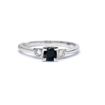 White gold ring with diamonds 0.07 ct and sapphyre 0.32 ct
