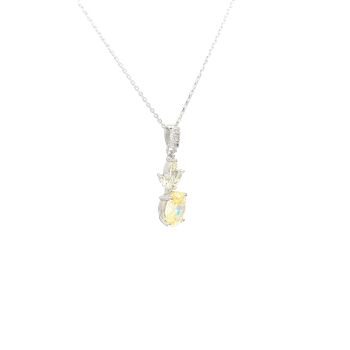 White gold necklace with diamonds 0.03 ct and sapphyre 2.39 ct